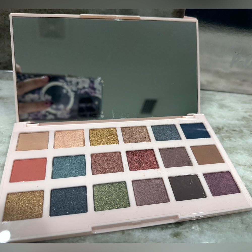 Ciate “The Editor” pallet - Picture 3 of 5
